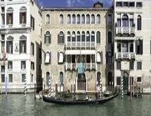 威尼斯面对不断上升的水和旅游业，反击